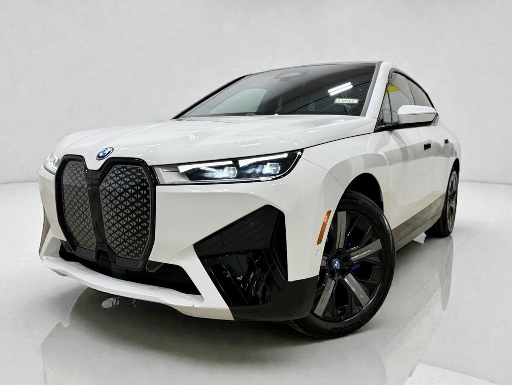 Used 2022 BMW iX xDrive50 w/ Premium Package image 2