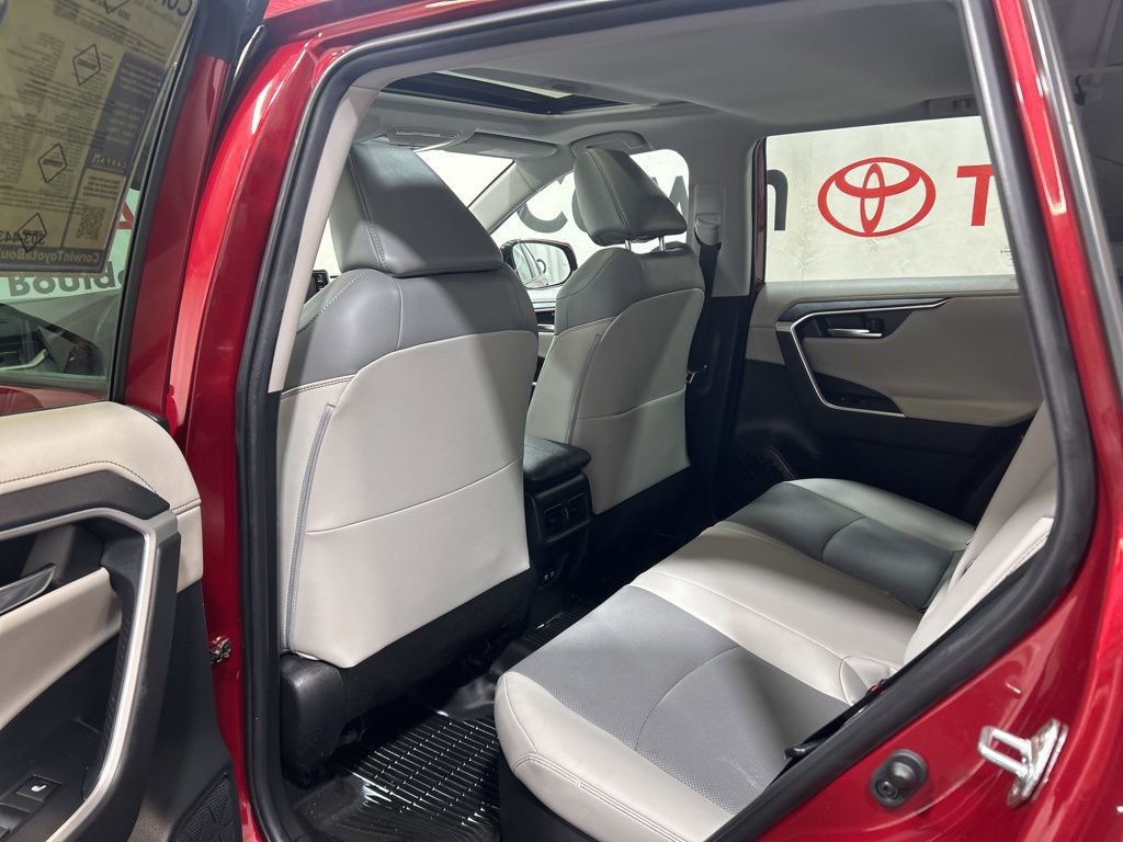 Used 2020 Toyota RAV4 Limited AWD/4WD image 19