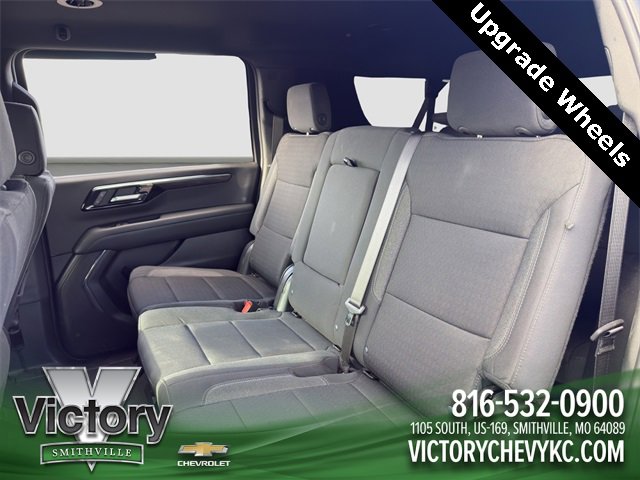 Used 2025 Chevrolet Suburban LS image 13