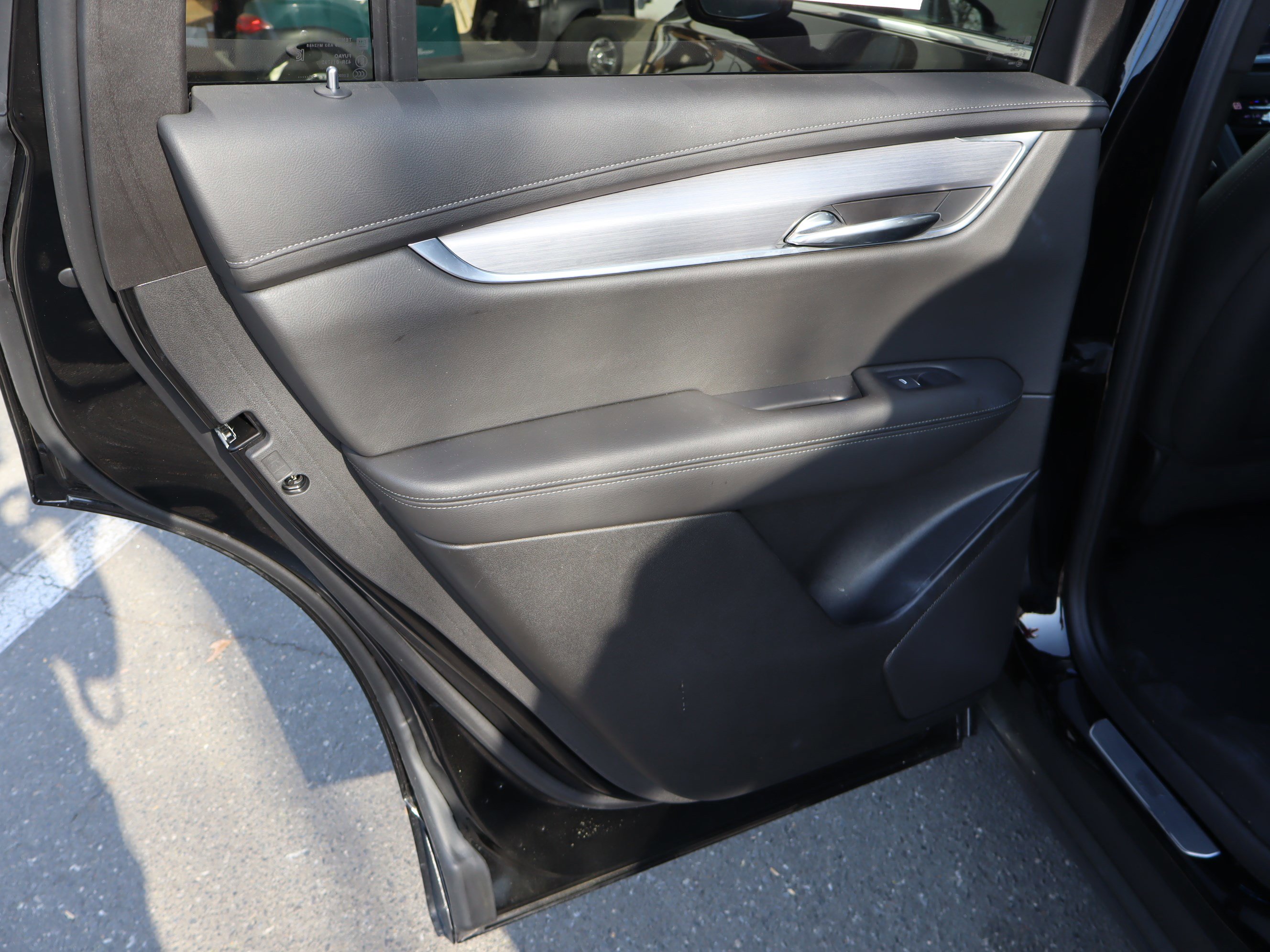 Used 2025 Cadillac XT6 Luxury image 31
