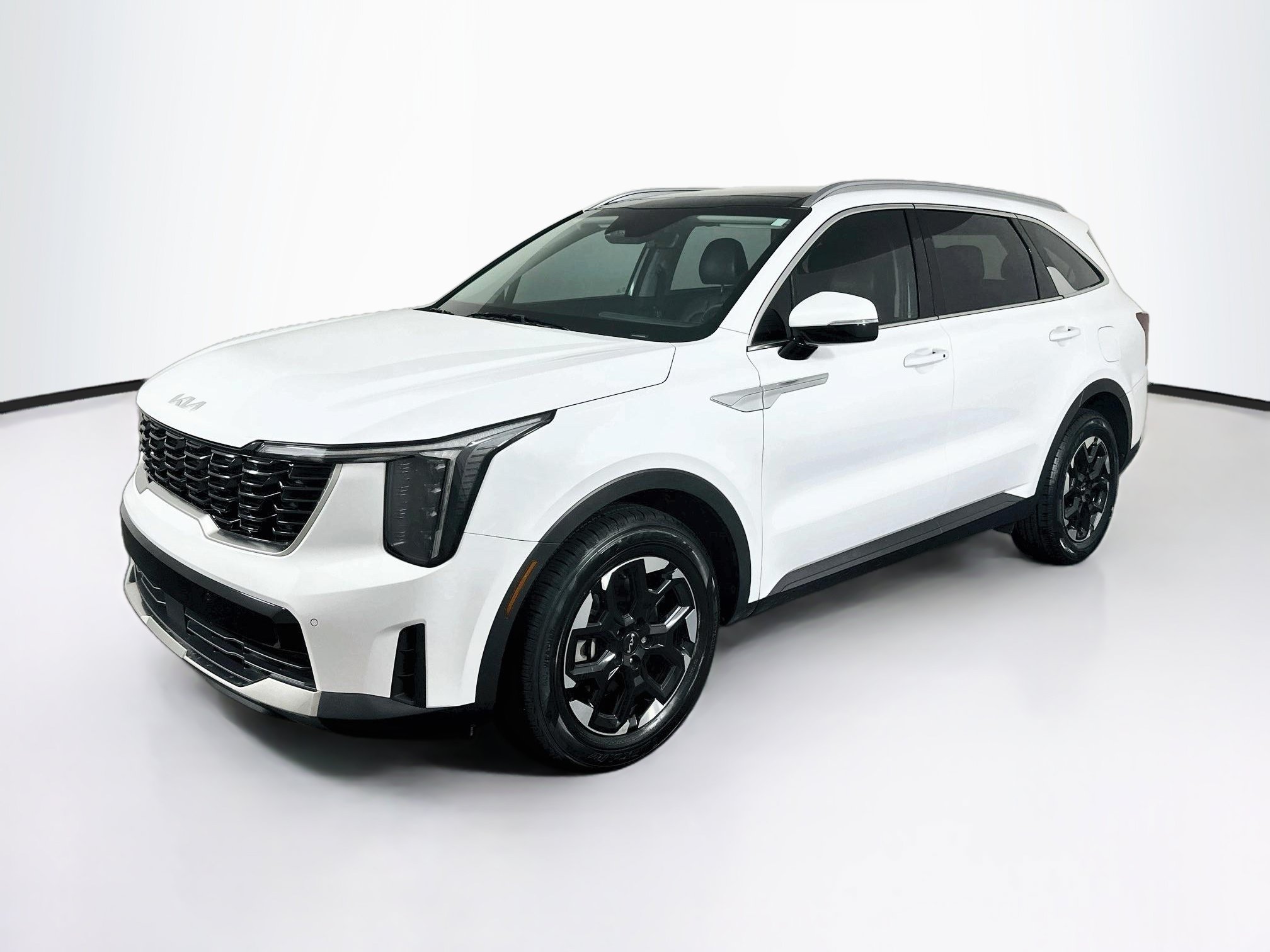 Used 2025 Kia Sorento S w/ Panoramic Sunroof Package FWD image 3