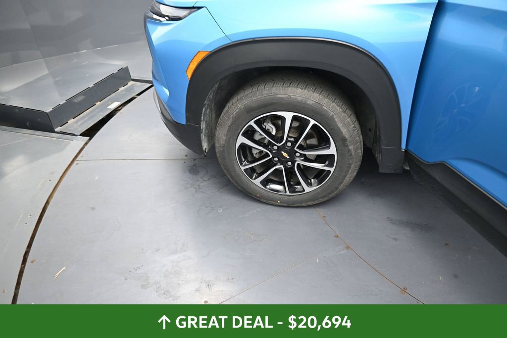 Used 2025 Chevrolet TrailBlazer LT AWD/4WD image 14