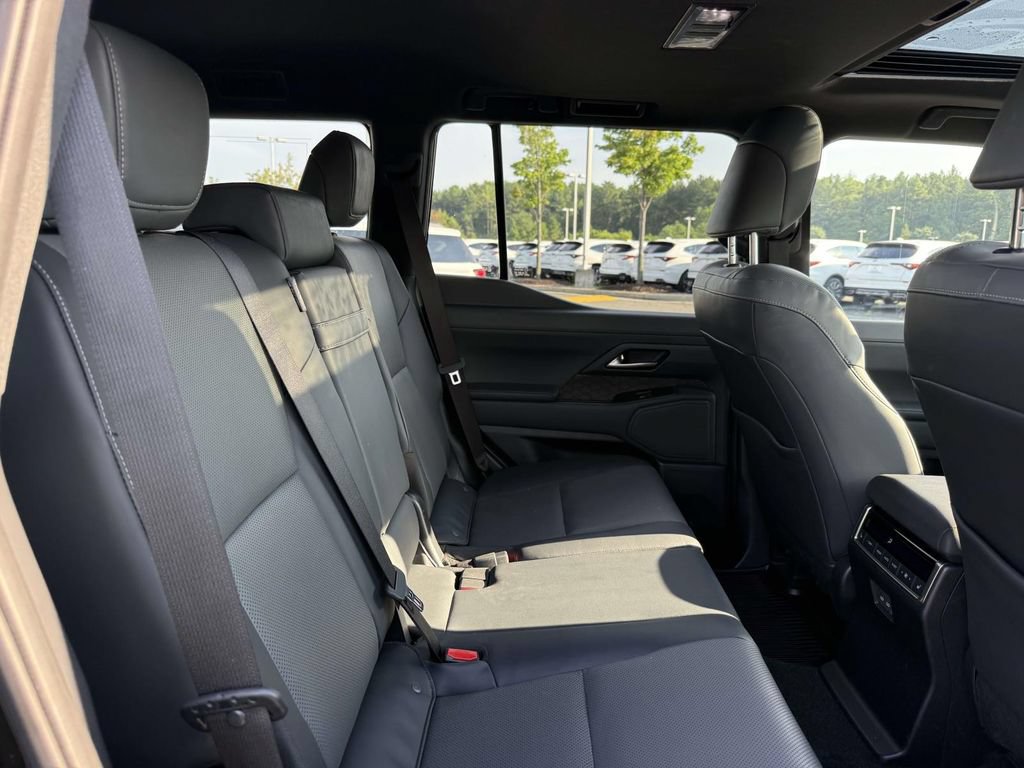 Used 2024 Lexus GX 550 w/ Accessory Package (Z1) AWD/4WD image 16