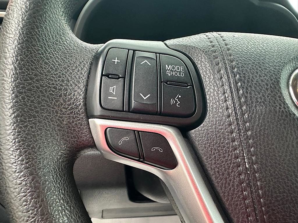 Certified 2018 Toyota Highlander LE image 22