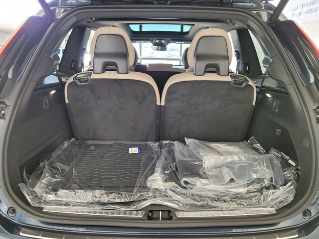 New 2026 Volvo XC90 B6 Plus w/ Protection Package Premier AWD/4WD image 13