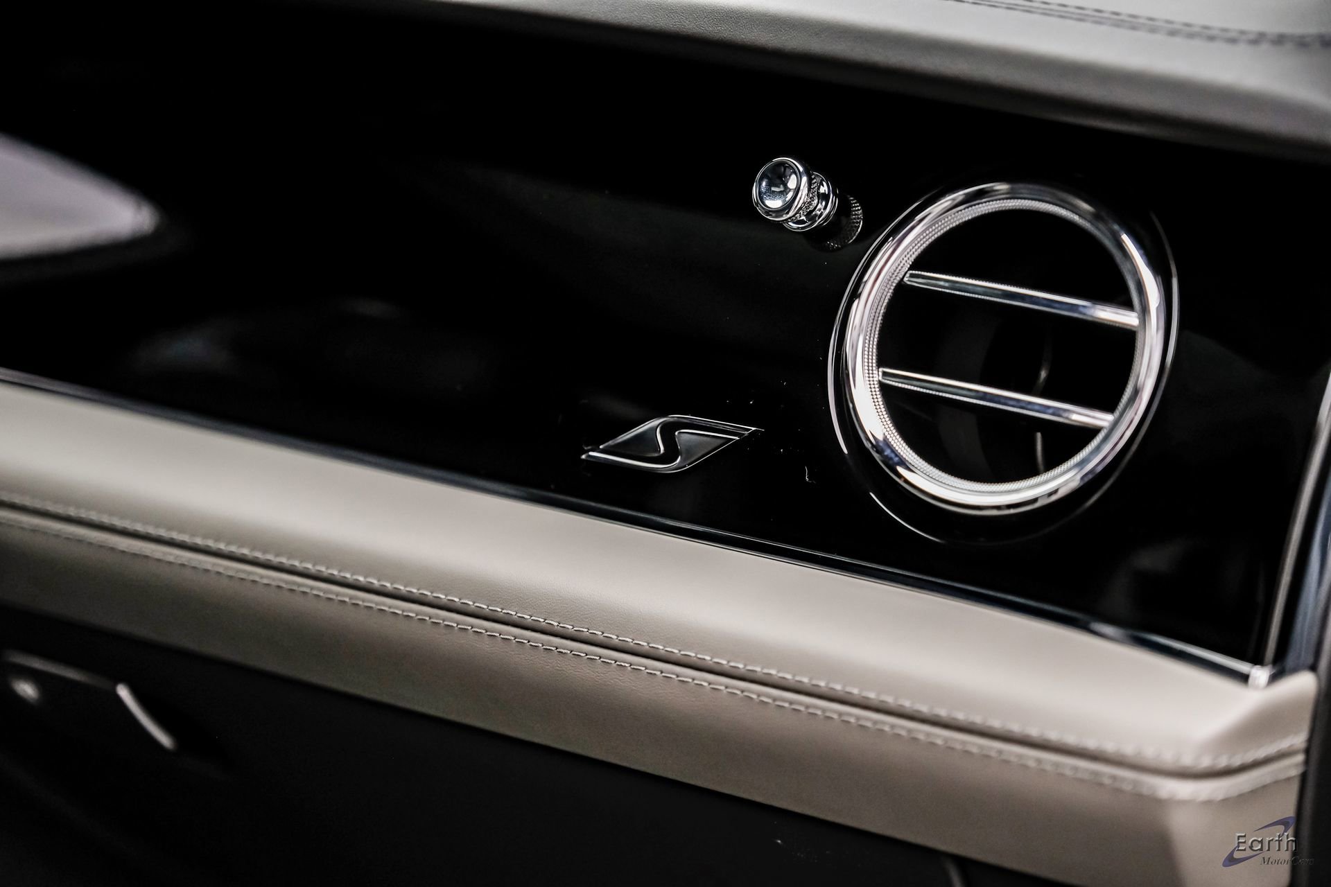 Used 2022 Bentley Bentayga AWD/4WD image 45