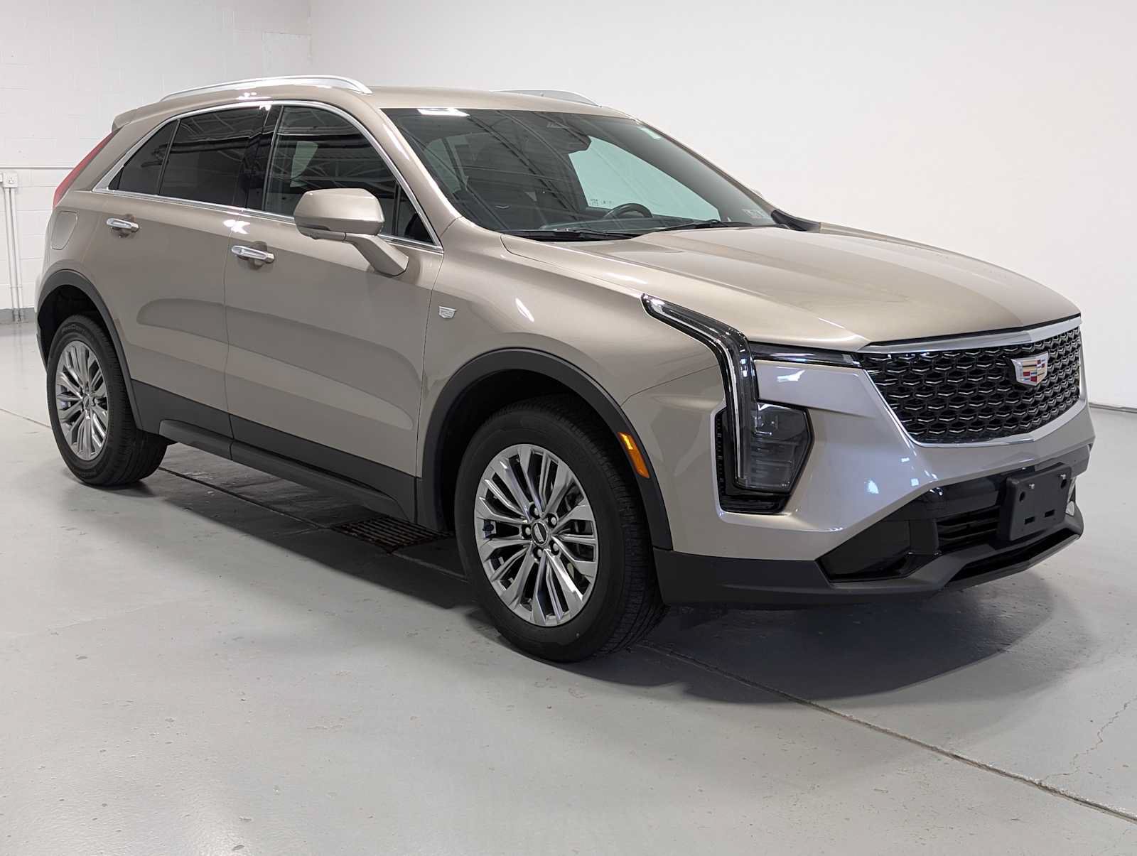 Certified 2025 Cadillac XT4 Premium Luxury AWD/4WD image 6