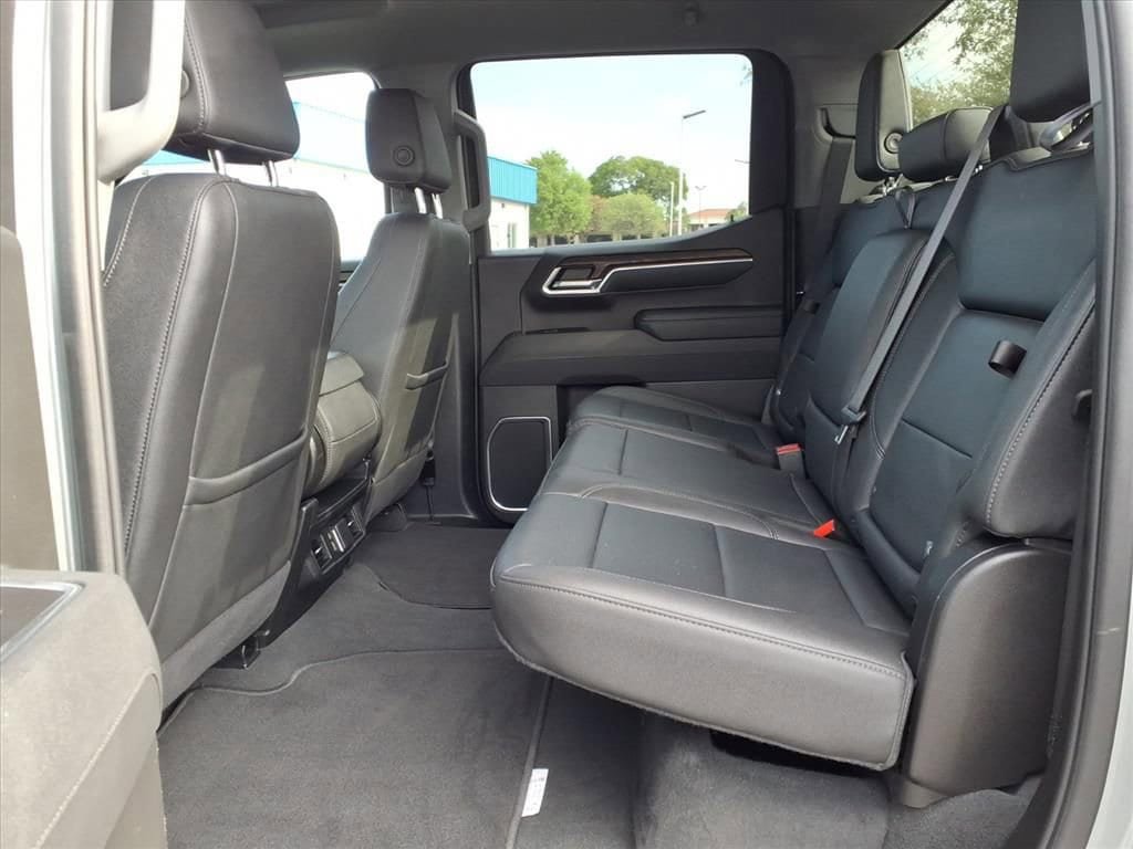 Used 2025 GMC Sierra 1500 SLT RWD image 21