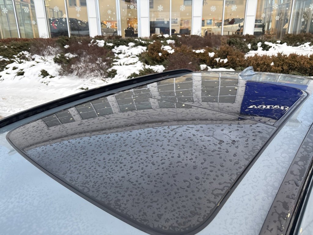 Certified 2023 Volvo XC40 B5 Plus w/ Protection Package Premier image 10