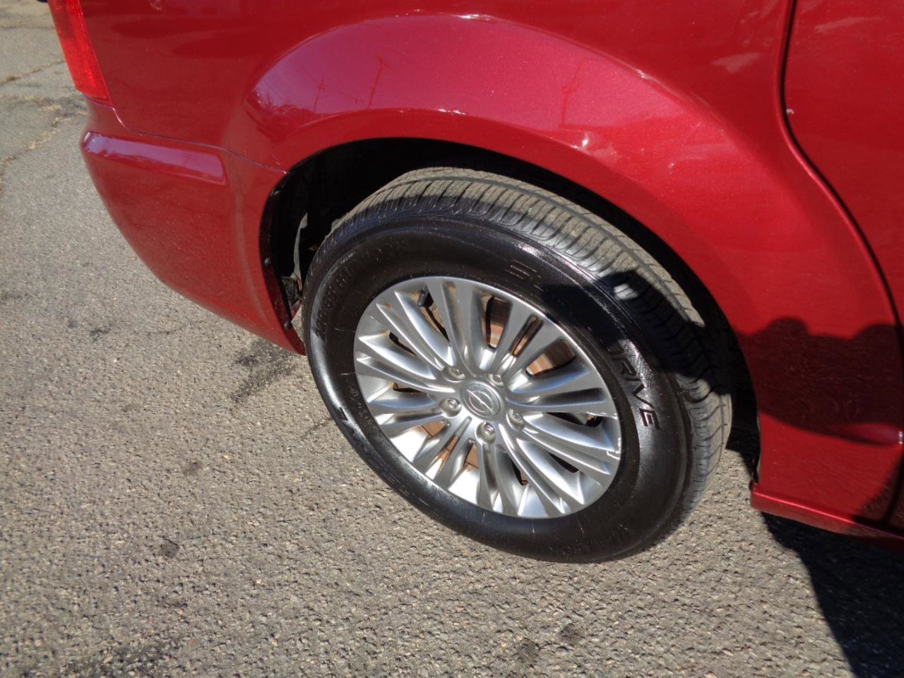 Used 2016 Chrysler Town & Country Touring-L image 28