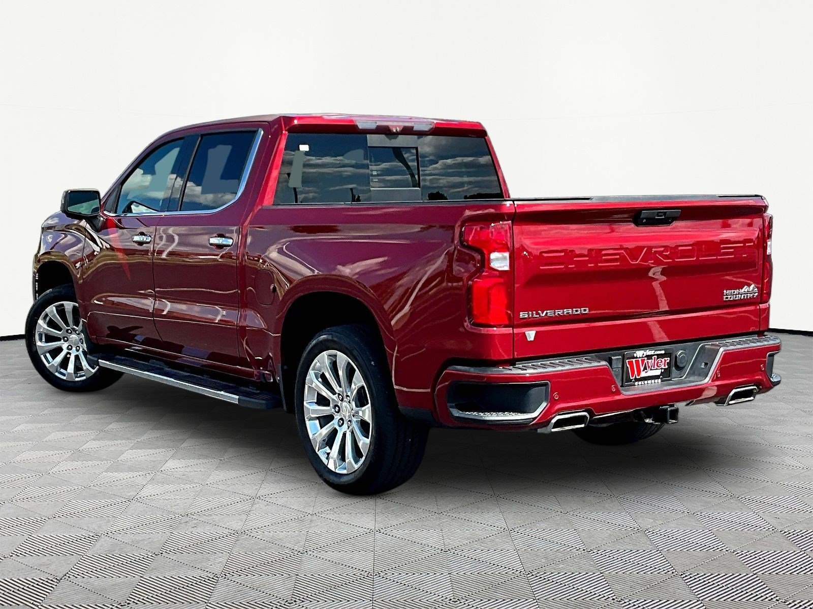 Used 2020 Chevrolet Silverado 1500 High Country w/ Technology Package AWD/4WD image 4