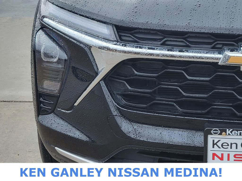 Used 2025 Chevrolet Trax LT image 9