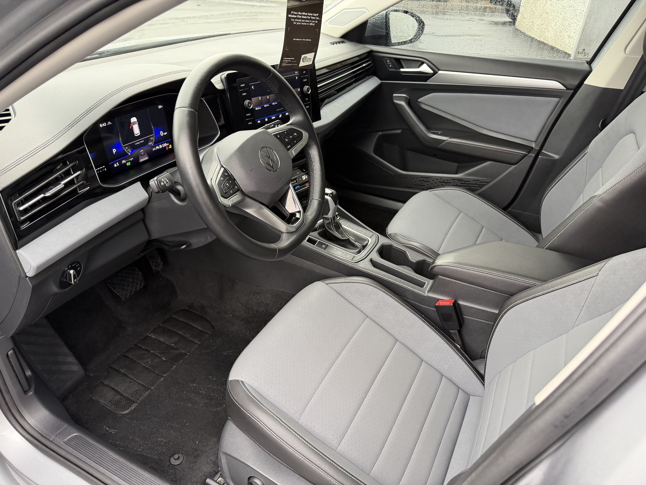 Used 2025 Volkswagen Jetta SE FWD image 9