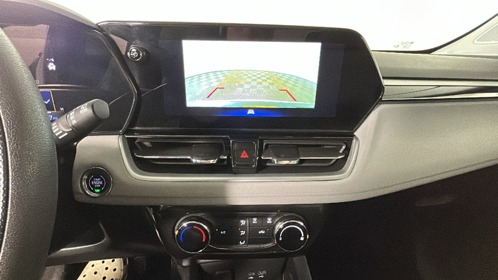 Used 2025 Chevrolet TrailBlazer LT AWD/4WD image 28