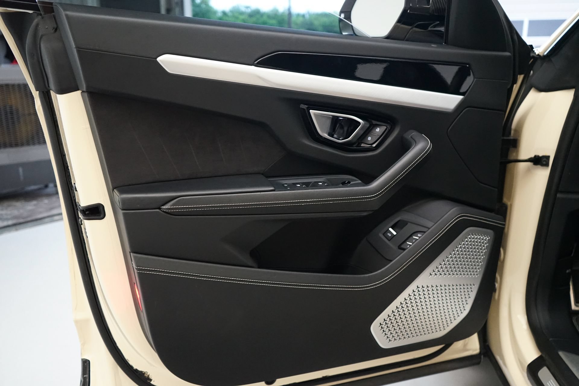 Used 2019 Lamborghini Urus AWD/4WD image 20