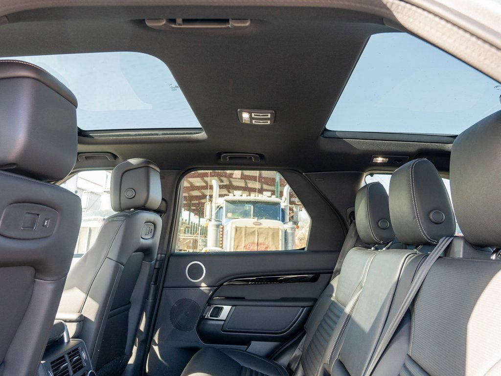 New 2025 Land Rover Discovery S image 20