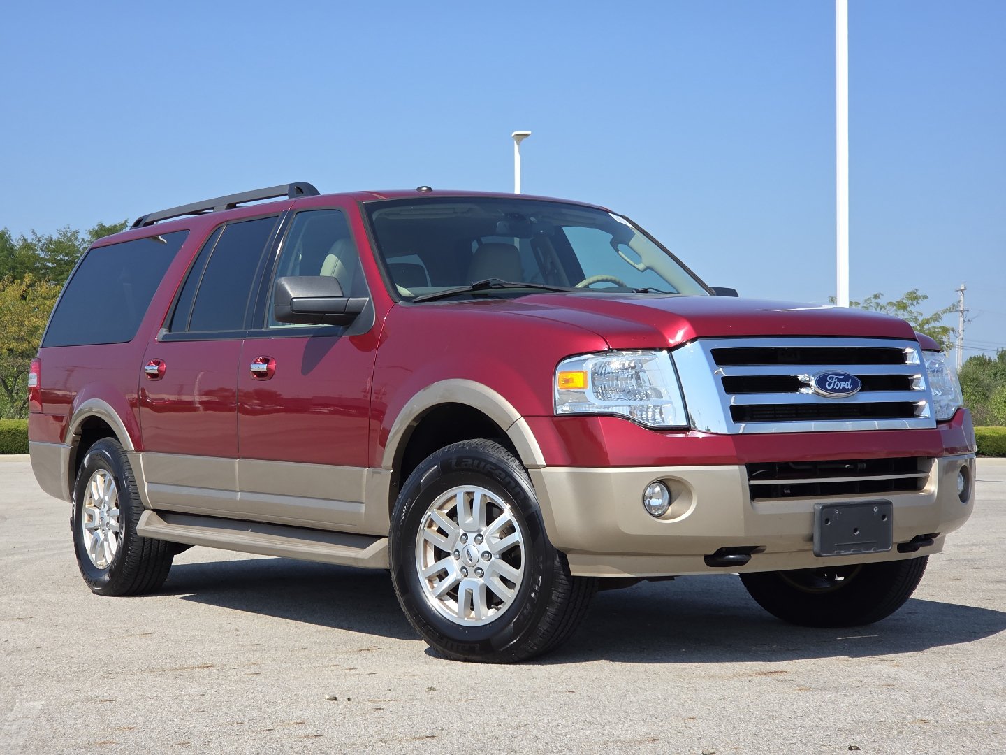 Used 2014 Ford Expedition EL XLT w/ Equipment Group 202A AWD/4WD image 2