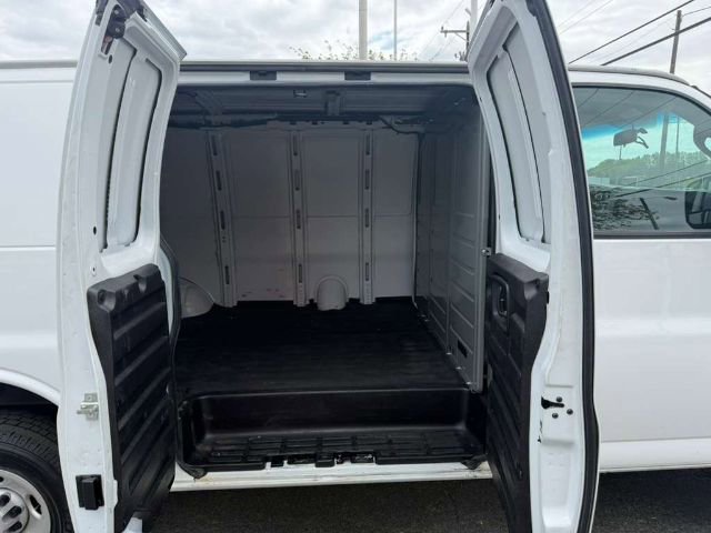 Used 2023 GMC Savana 2500 w/ Driver Convenience Package image 10