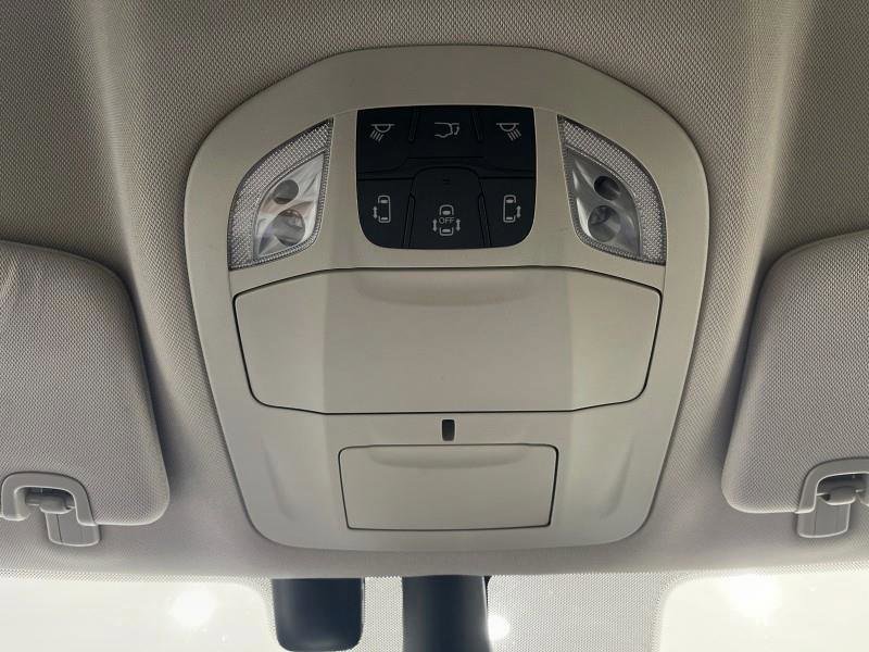 Used 2022 Chrysler Pacifica Touring-L image 15