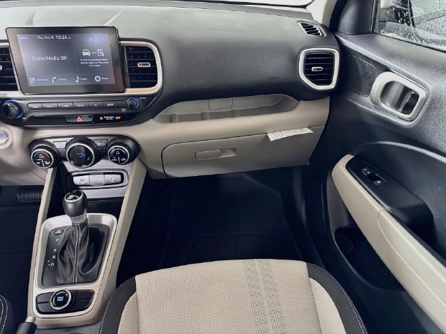 Certified 2025 Hyundai Venue SEL FWD image 35