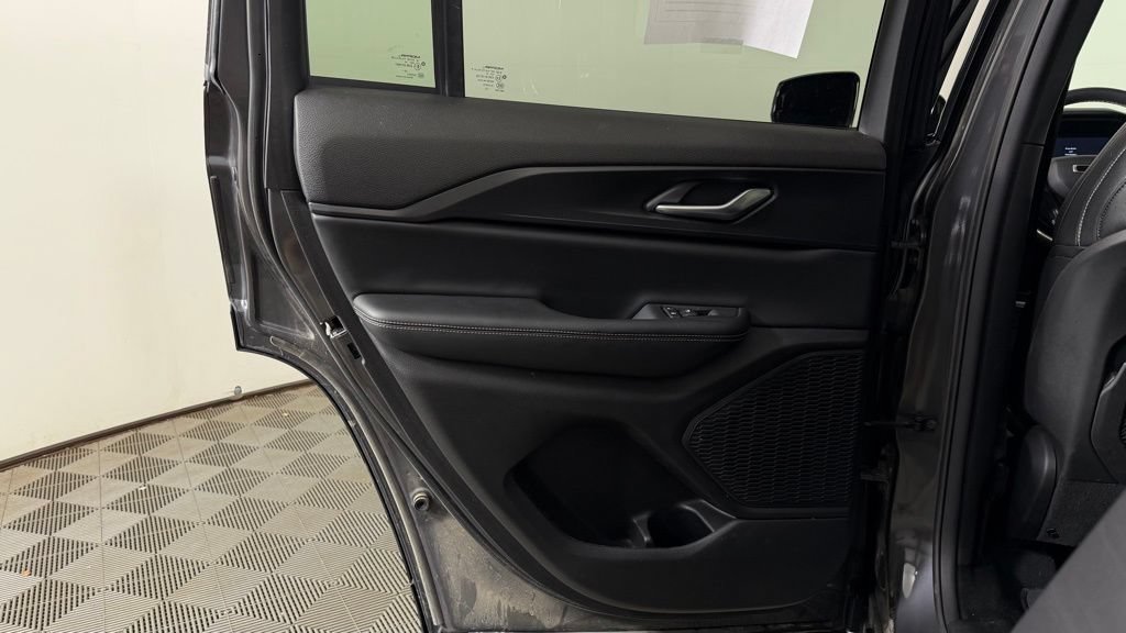 Used 2023 Jeep Grand Cherokee Altitude AWD/4WD image 27