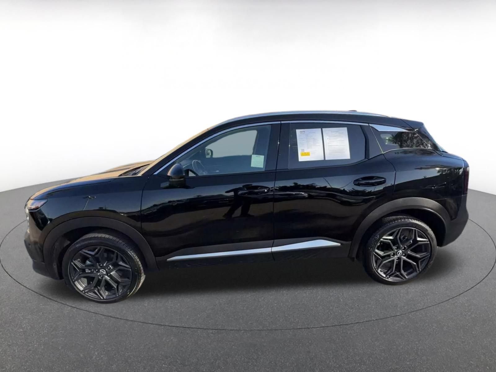 Used 2026 Nissan Kicks SR FWD image 8