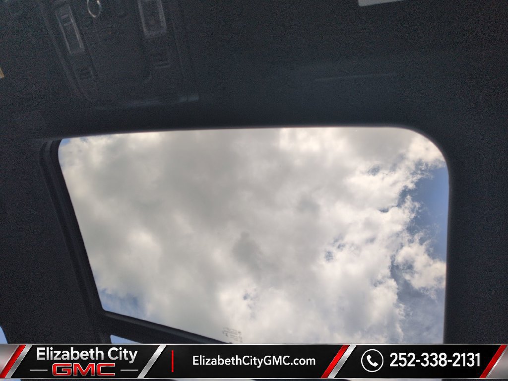 Used 2025 GMC Yukon AT4 w/ AT4 Premium Package AWD/4WD image 11
