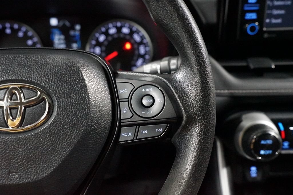 Used 2022 Toyota RAV4 XLE w/ Convenience Package FWD image 13