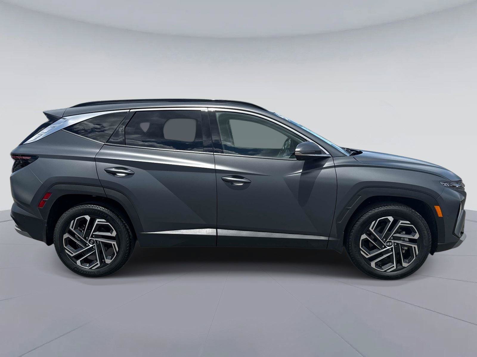 Used 2025 Hyundai Tucson Limited AWD/4WD image 2