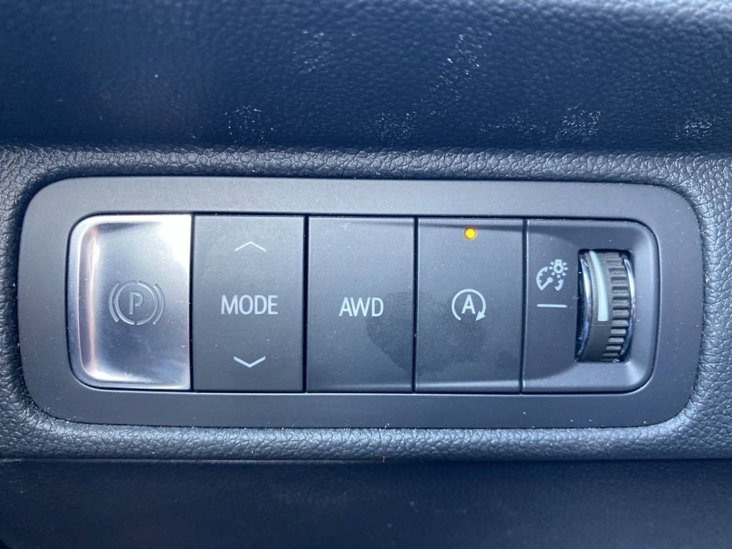 Used 2025 Chevrolet Traverse LT w/ Midnight/Sport Edition image 27