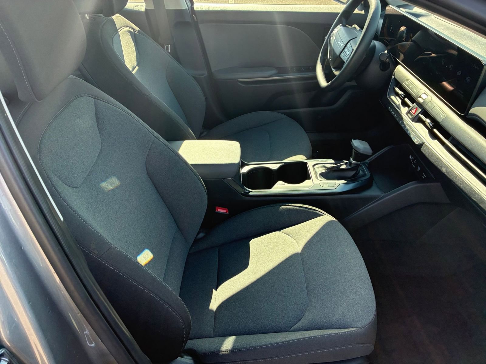 Used 2025 Kia K4 FWD image 35