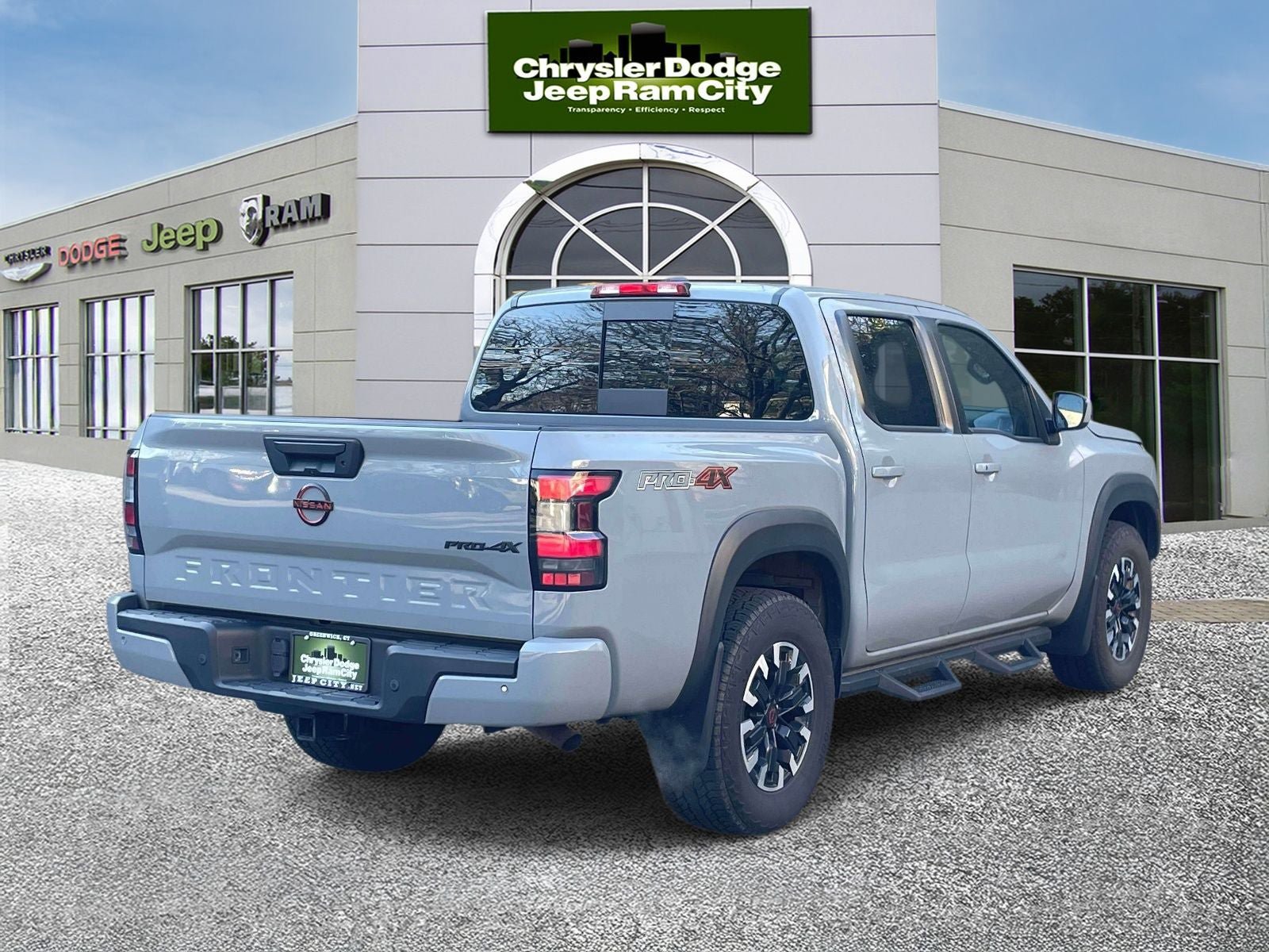 Used 2023 Nissan Frontier PRO-4X w/ Technology Package image 6