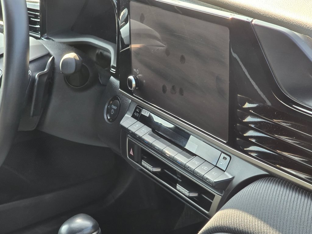 Used 2025 Toyota Camry SE FWD image 14