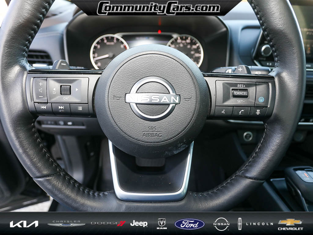 Used 2023 Nissan Rogue SV w/ SV Premium B Package image 16