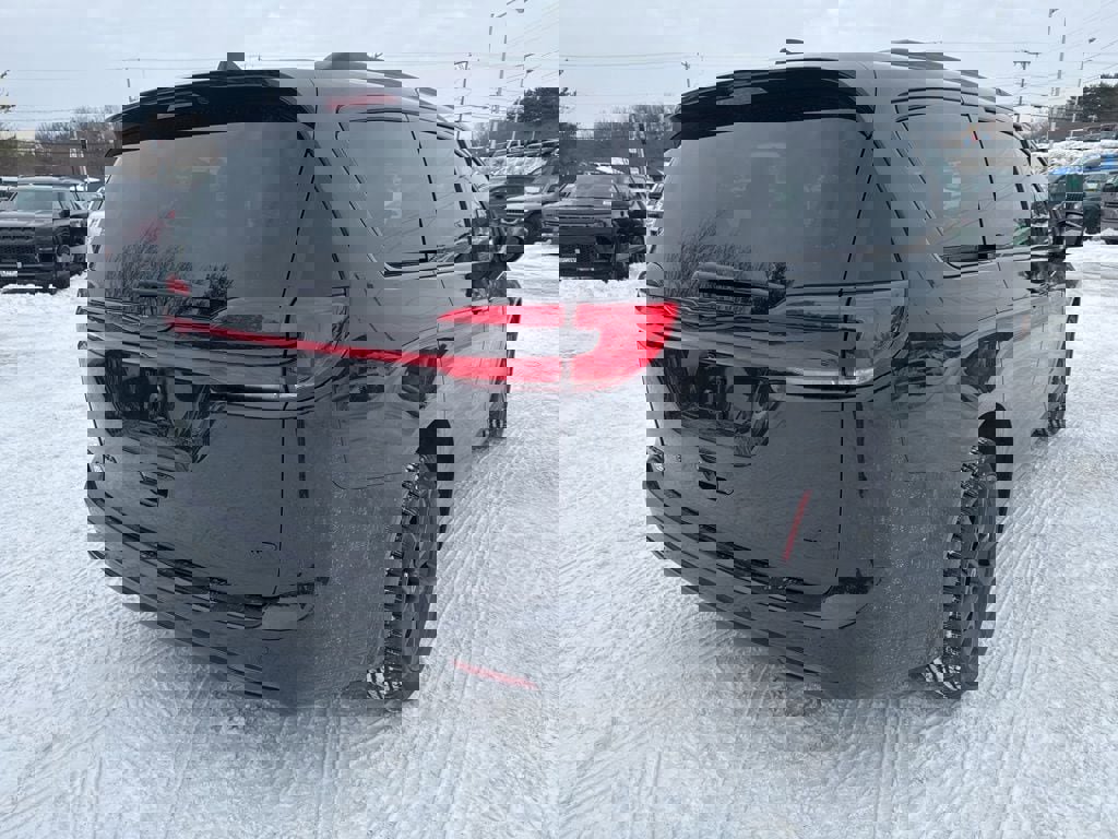 New 2026 Chrysler Pacifica Select image 5