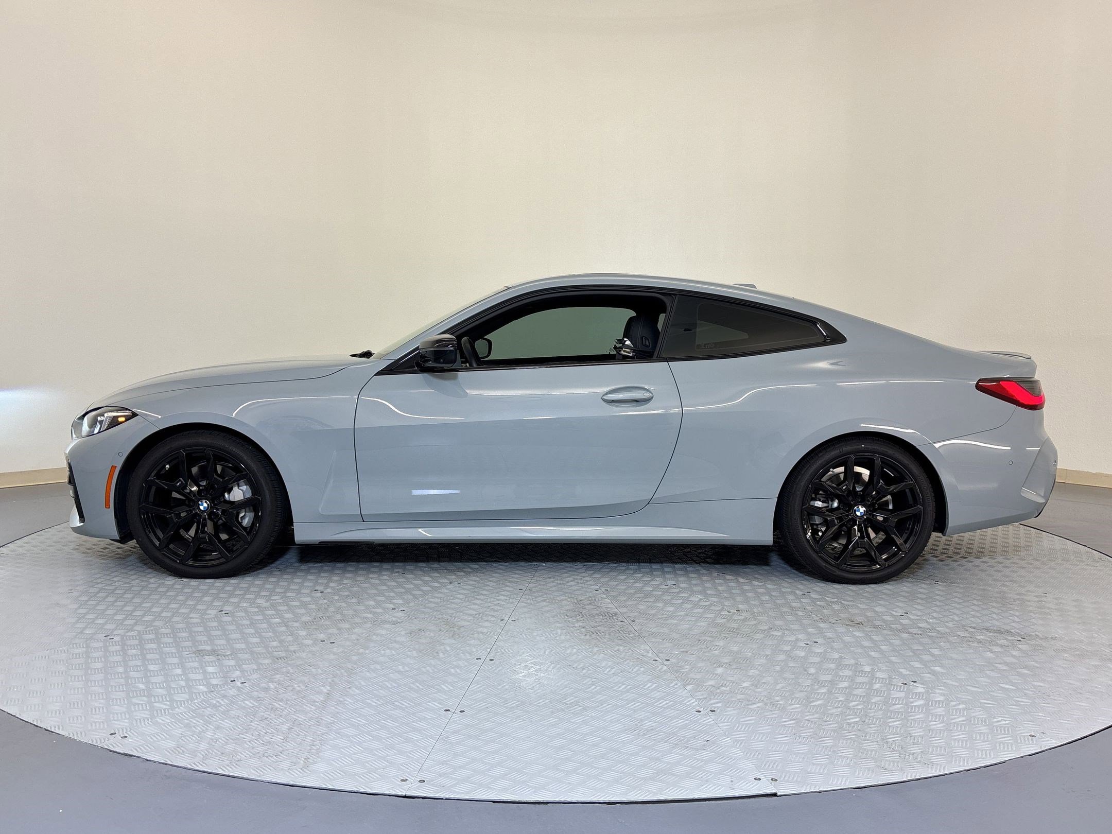 Used 2026 BMW 430i Coupe w/ M Sport Package RWD image 2
