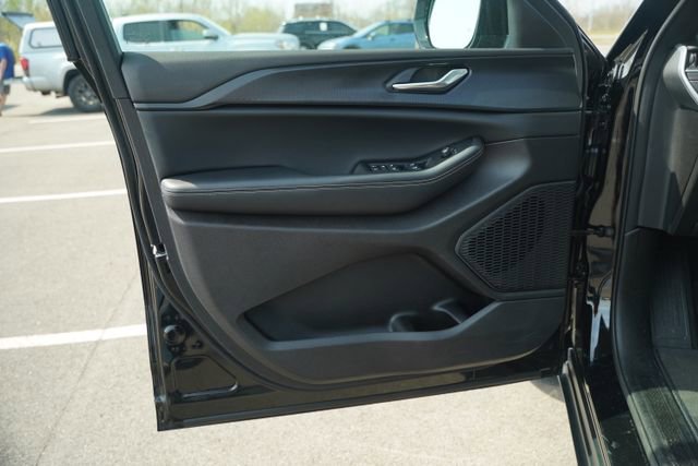 Used 2025 Jeep Grand Cherokee L Altitude image 15