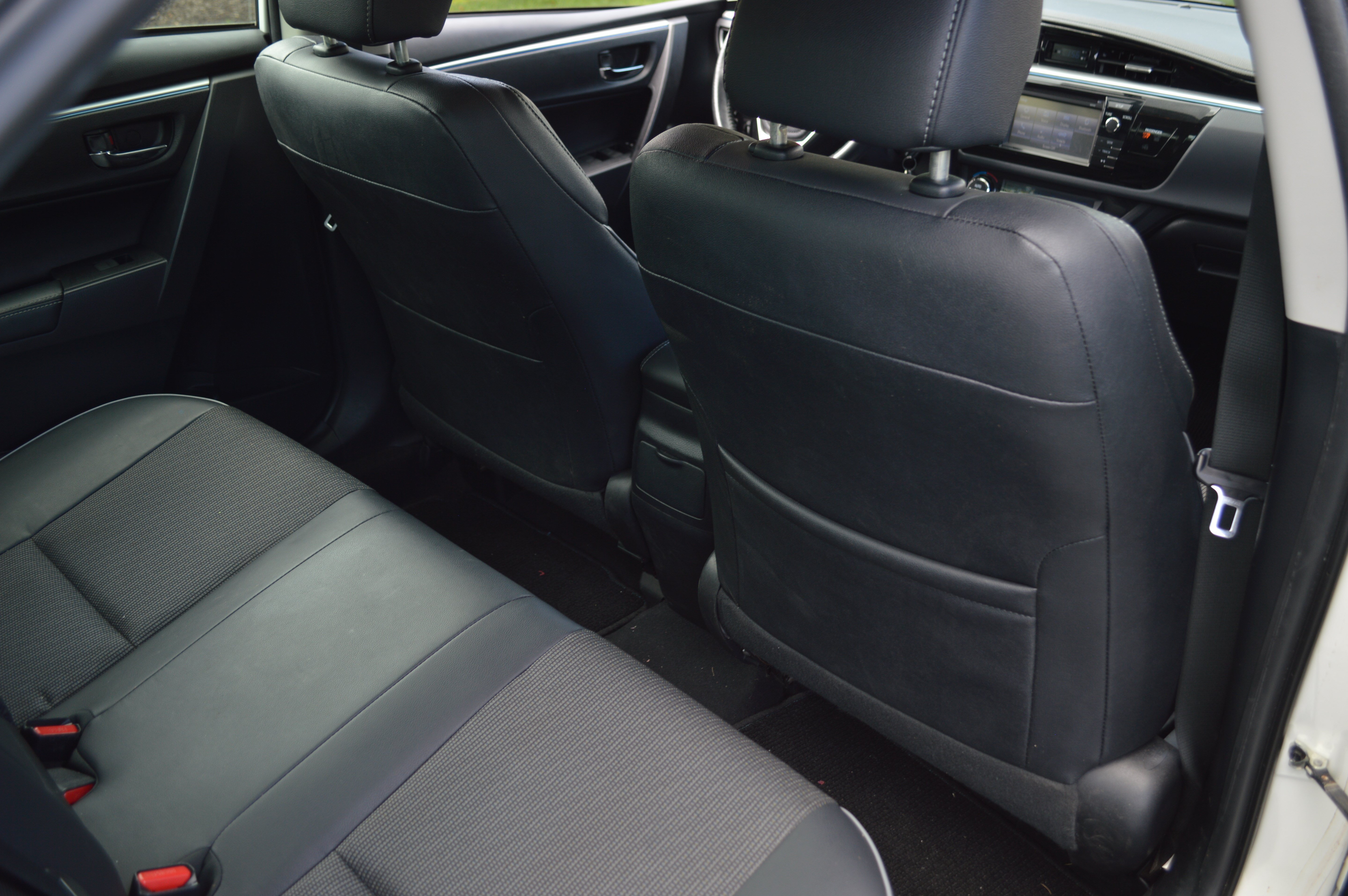 Used 2015 Toyota Corolla S FWD image 33