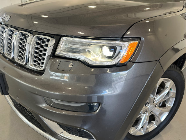 Used 2019 Jeep Grand Cherokee Summit AWD/4WD image 9