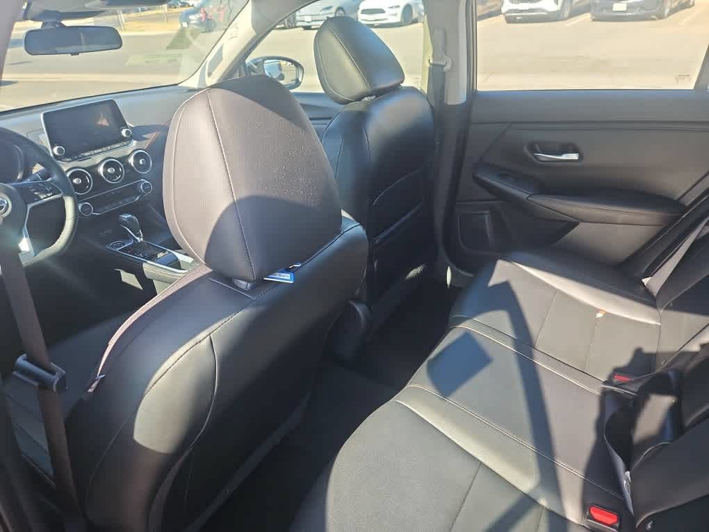 Used 2023 Nissan Sentra SR w/ SR Premium Package FWD image 11