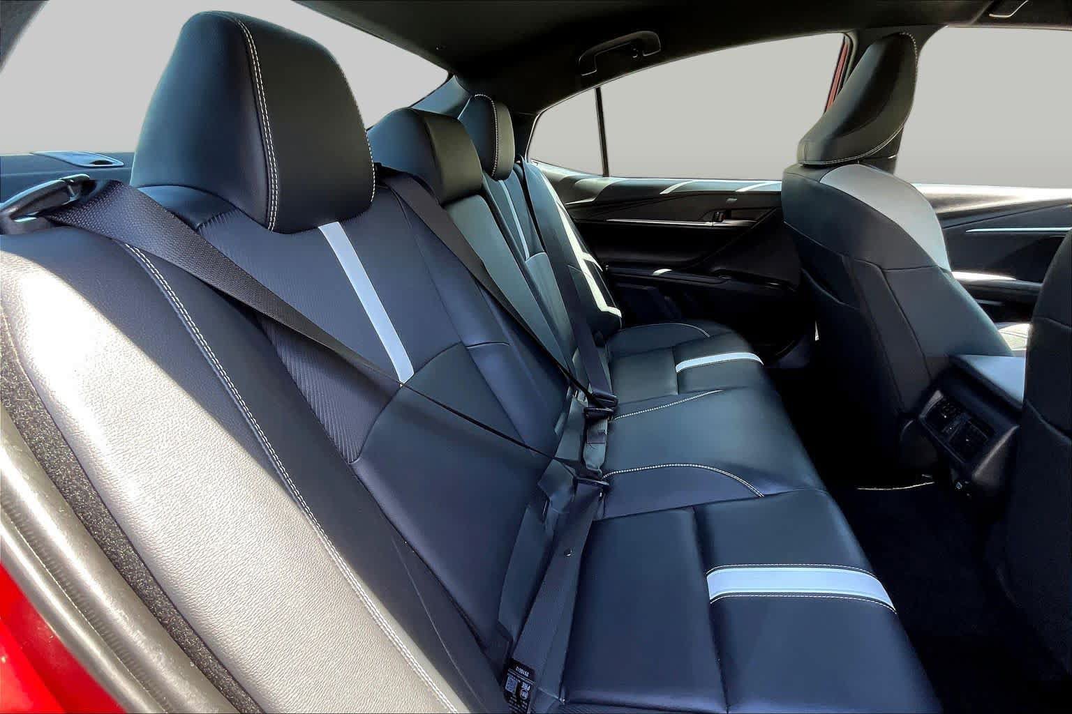Used 2025 Toyota Camry SE w/ Convenience Package FWD image 20