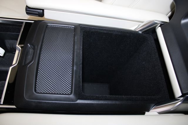 Used 2025 Land Rover Range Rover SE image 35