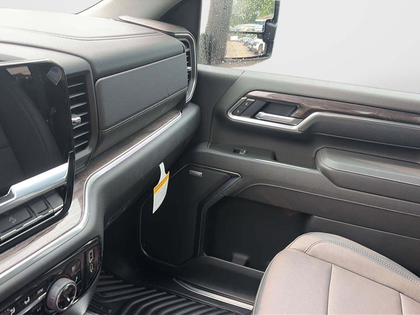 New 2026 Chevrolet Silverado 2500 LTZ w/ LTZ Premium Package AWD/4WD image 24