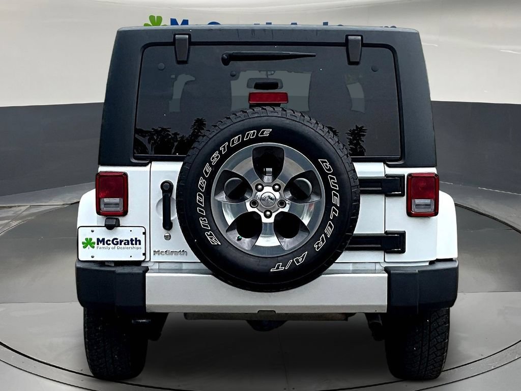 Used 2017 Jeep Wrangler Sahara w/ Connectivity Group AWD/4WD image 6