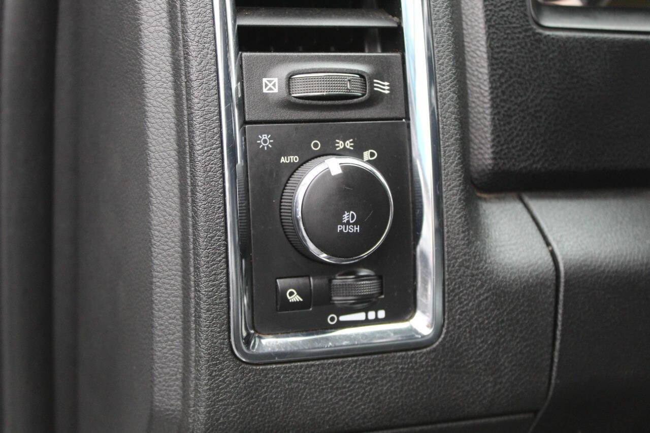 Used 2018 RAM 2500 Laramie w/ Snow Chief Group AWD/4WD image 29
