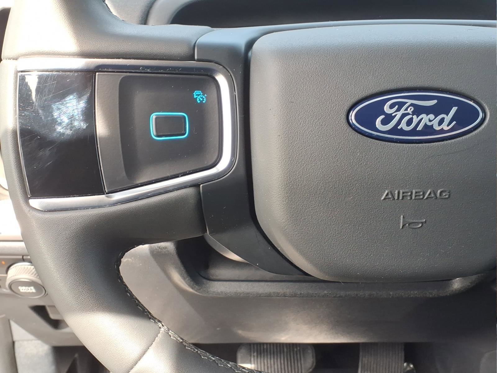 Used 2025 Ford Expedition Active image 23