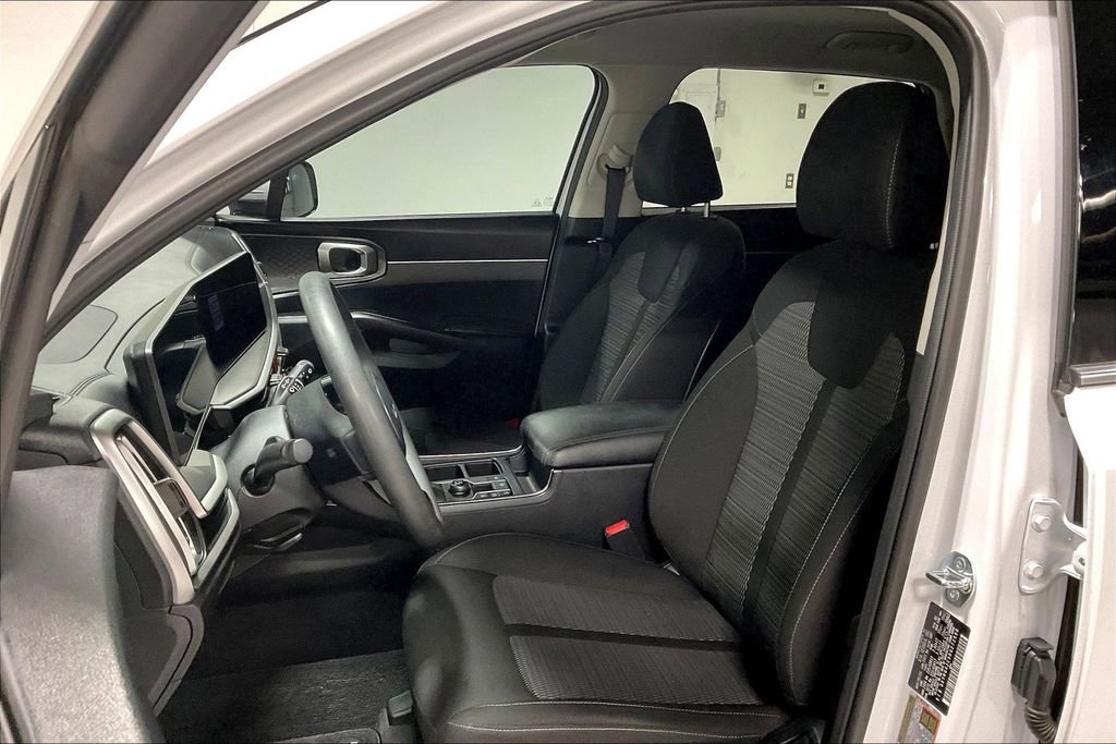 Used 2024 Kia Sorento LX FWD image 33