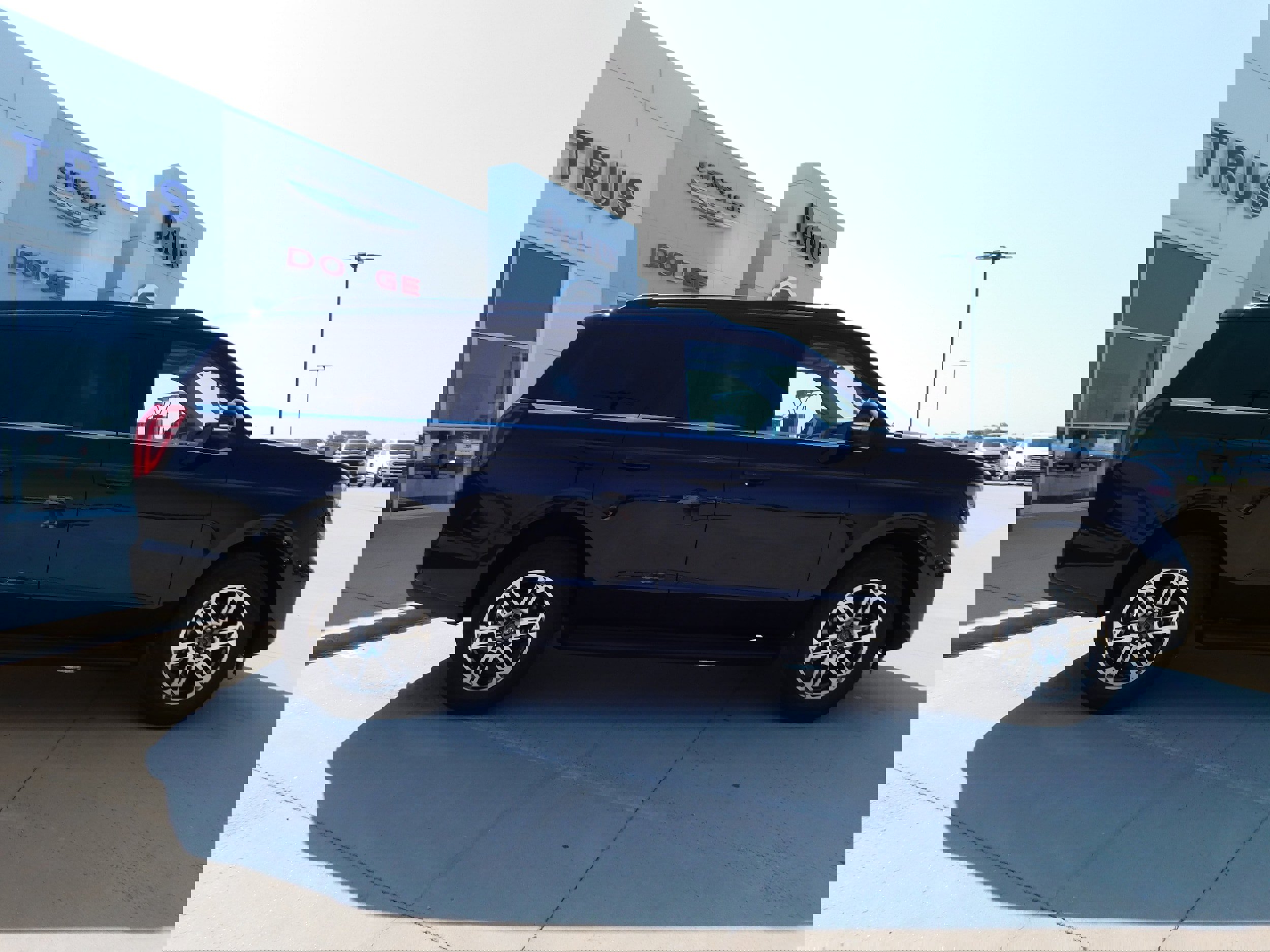 New 2025 Ford Expedition Active image 5