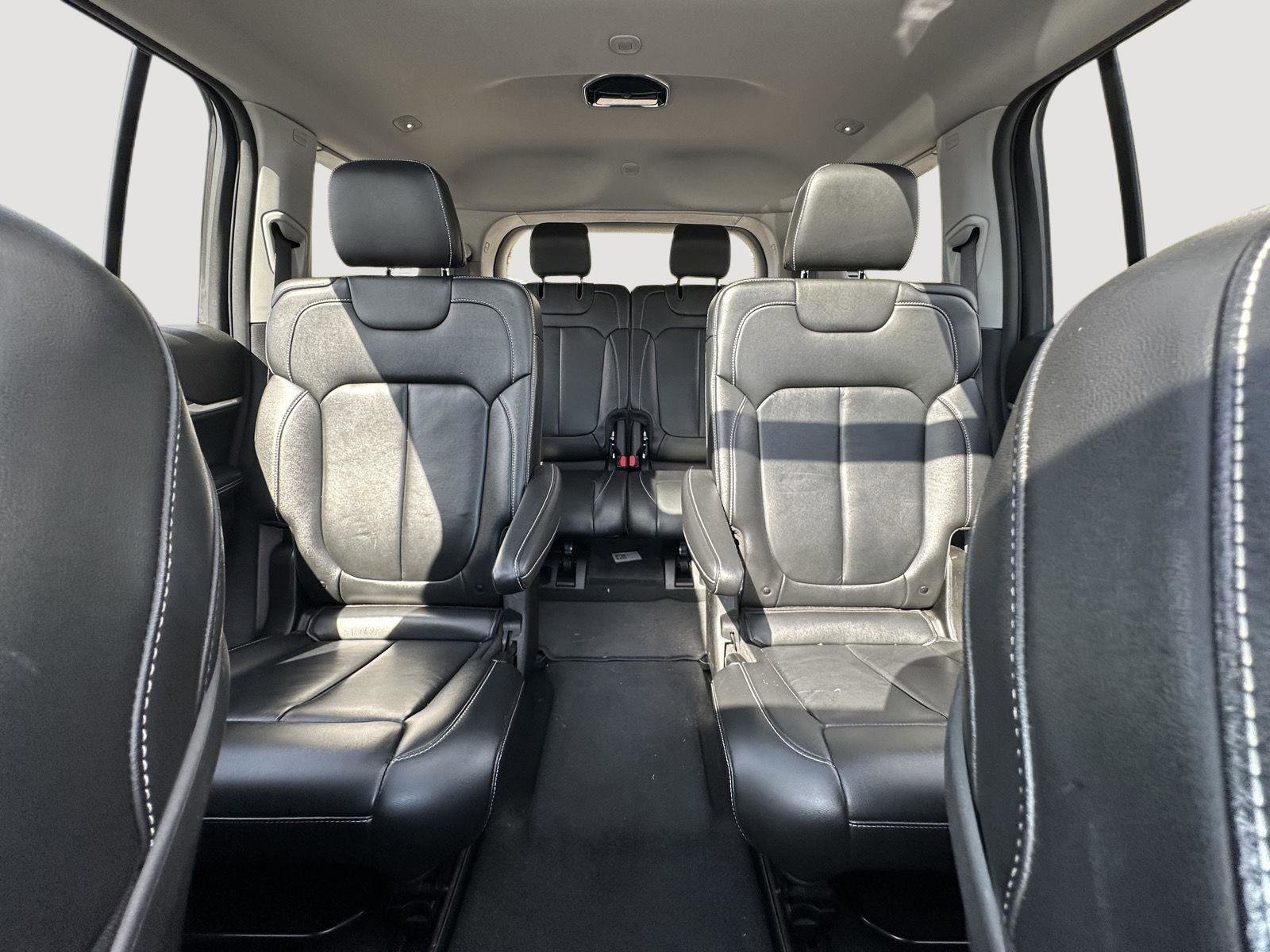 Used 2022 Jeep Grand Cherokee L Limited w/ Black Appearance Package image 13