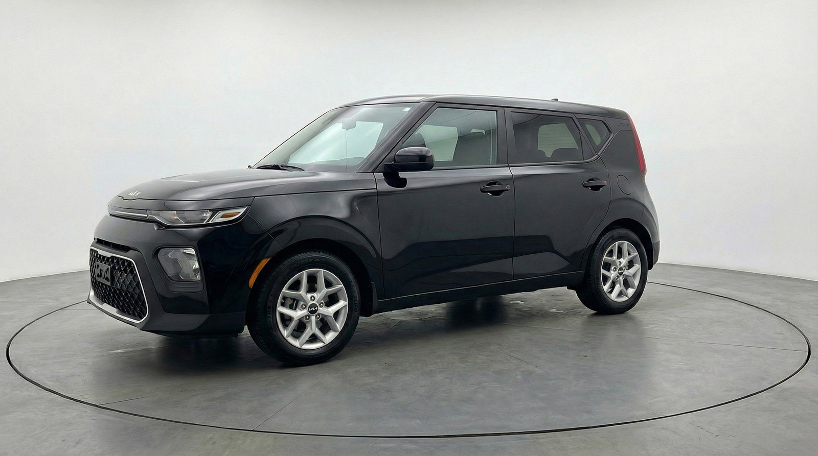 Used 2025 Kia Soul LX w/ LX Technology Package FWD image 3